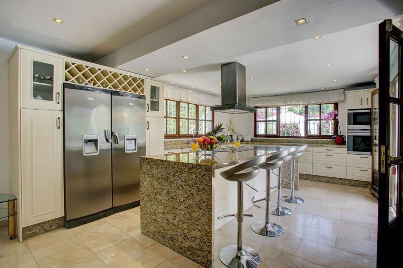 Exclusive Villa Las Palmeras Puerto Banus With Heated Private Swimming Pool, Marbella, Spain Eksteriør bilde